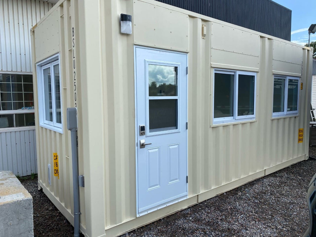 Contenedor marítimo de 20 pies modificado como oficina – espacio modular industrial listo para uso