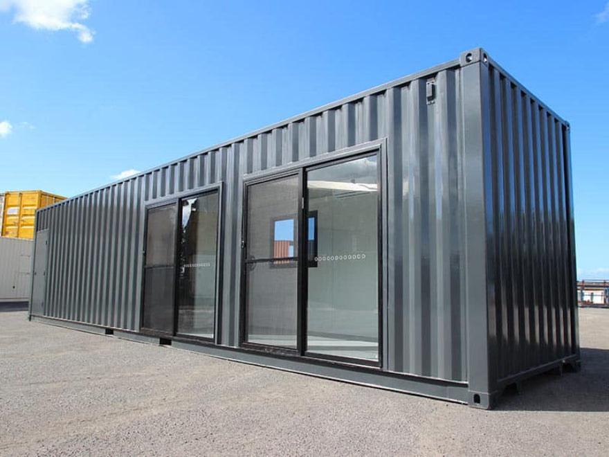 Oficina de contenedores de 40 pies equipada – módulo prefabricado con climatización, baño y espacio de trabajo
