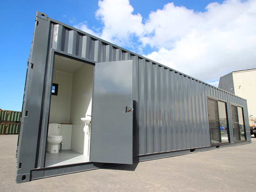Oficina de contenedores de 40 pies equipada – módulo prefabricado con climatización, baño y espacio de trabajo