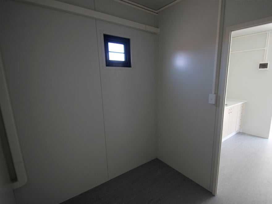 Oficina de contenedores de 40 pies equipada – módulo prefabricado con climatización, baño y espacio de trabajo